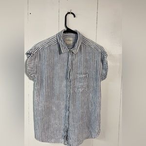 American Eagle Outfitters
Women's Blue and White Shirt size S/p
